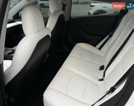 Білий Тесла Модель 3, об'ємом двигуна 0 л та пробігом 64 тис. км за 24900 $, фото 8 на Automoto.ua