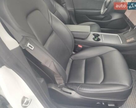 Білий Тесла Модель 3, об'ємом двигуна 0 л та пробігом 79 тис. км за 16200 $, фото 27 на Automoto.ua