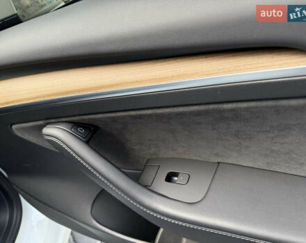 Белый Тесла Модель 3, объемом двигателя 0 л и пробегом 37 тыс. км за 19999 $, фото 126 на Automoto.ua