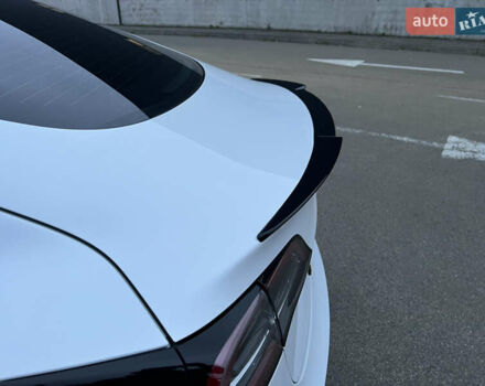 Белый Тесла Модель 3, объемом двигателя 0 л и пробегом 52 тыс. км за 21500 $, фото 12 на Automoto.ua