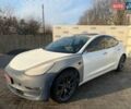 Білий Тесла Модель 3, об'ємом двигуна 0 л та пробігом 200 тис. км за 13300 $, фото 1 на Automoto.ua