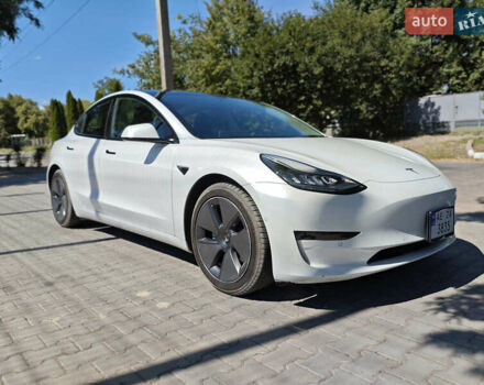 Белый Тесла Модель 3, объемом двигателя 0 л и пробегом 134 тыс. км за 17500 $, фото 3 на Automoto.ua