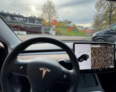 Белый Тесла Модель 3, объемом двигателя 0 л и пробегом 77 тыс. км за 11500 $, фото 9 на Automoto.ua