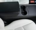 Білий Тесла Модель 3, об'ємом двигуна 0 л та пробігом 75 тис. км за 16300 $, фото 7 на Automoto.ua