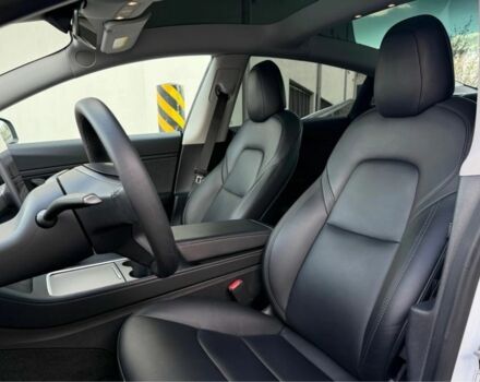 Білий Тесла Модель 3, об'ємом двигуна 0 л та пробігом 68 тис. км за 12300 $, фото 9 на Automoto.ua