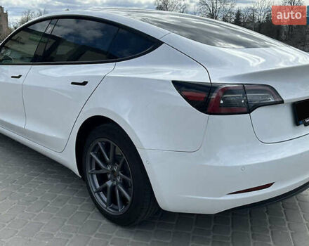 Белый Тесла Модель 3, объемом двигателя 0 л и пробегом 60 тыс. км за 19300 $, фото 5 на Automoto.ua