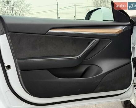 Білий Тесла Модель 3, об'ємом двигуна 0 л та пробігом 185 тис. км за 13900 $, фото 20 на Automoto.ua