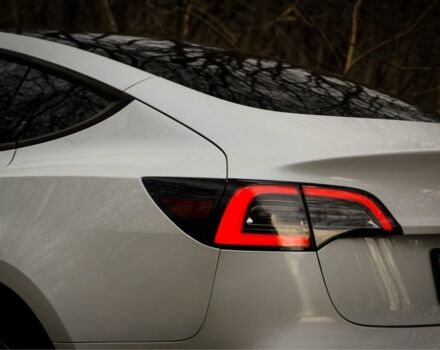 Белый Тесла Модель 3, объемом двигателя 0 л и пробегом 76 тыс. км за 20000 $, фото 12 на Automoto.ua