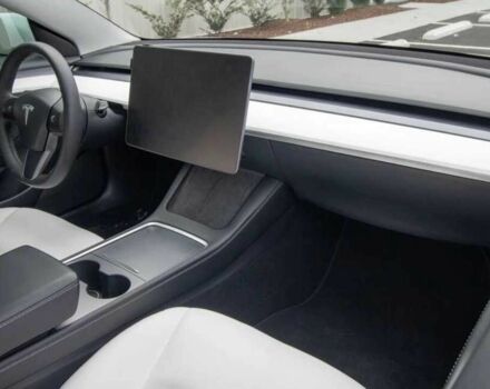 Белый Тесла Модель 3, объемом двигателя 0 л и пробегом 66 тыс. км за 14100 $, фото 9 на Automoto.ua