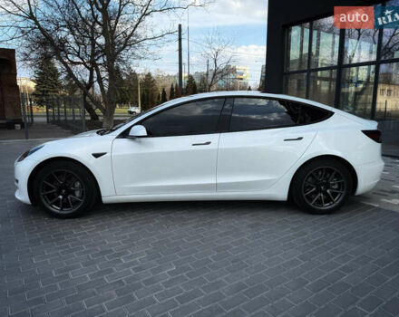 Белый Тесла Модель 3, объемом двигателя 0 л и пробегом 37 тыс. км за 19999 $, фото 136 на Automoto.ua