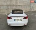 Білий Тесла Модель 3, об'ємом двигуна 0 л та пробігом 62 тис. км за 18500 $, фото 10 на Automoto.ua