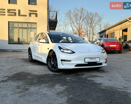 Білий Тесла Модель 3, об'ємом двигуна 0 л та пробігом 82 тис. км за 21600 $, фото 4 на Automoto.ua