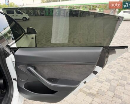 Білий Тесла Модель 3, об'ємом двигуна 0 л та пробігом 104 тис. км за 16500 $, фото 28 на Automoto.ua