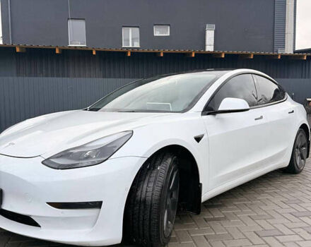Білий Тесла Модель 3, об'ємом двигуна 0 л та пробігом 84 тис. км за 16700 $, фото 5 на Automoto.ua