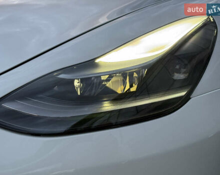 Білий Тесла Модель 3, об'ємом двигуна 0 л та пробігом 93 тис. км за 23000 $, фото 19 на Automoto.ua