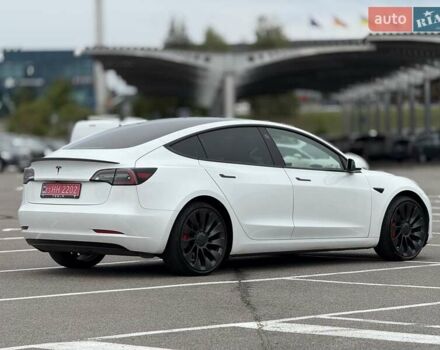 Білий Тесла Модель 3, об'ємом двигуна 0 л та пробігом 129 тис. км за 23500 $, фото 6 на Automoto.ua