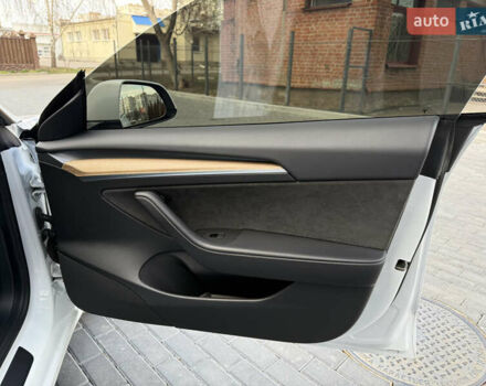 Белый Тесла Модель 3, объемом двигателя 0 л и пробегом 37 тыс. км за 19999 $, фото 125 на Automoto.ua