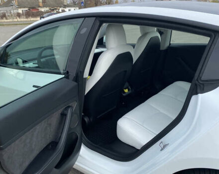 Білий Тесла Модель 3, об'ємом двигуна 0 л та пробігом 45 тис. км за 19500 $, фото 2 на Automoto.ua