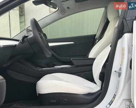 Белый Тесла Модель 3, объемом двигателя 0 л и пробегом 92 тыс. км за 21900 $, фото 29 на Automoto.ua