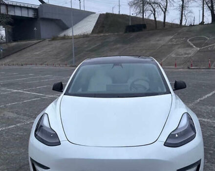 Белый Тесла Модель 3, объемом двигателя 0 л и пробегом 60 тыс. км за 18000 $, фото 2 на Automoto.ua