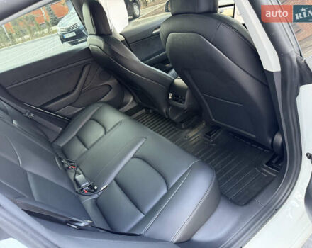 Белый Тесла Модель 3, объемом двигателя 0 л и пробегом 37 тыс. км за 19999 $, фото 123 на Automoto.ua