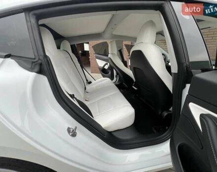 Белый Тесла Модель 3, объемом двигателя 0 л и пробегом 74 тыс. км за 21999 $, фото 5 на Automoto.ua