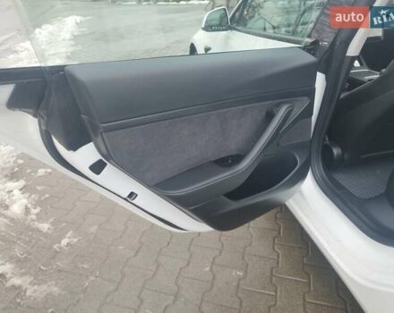 Білий Тесла Модель 3, об'ємом двигуна 0 л та пробігом 79 тис. км за 16200 $, фото 19 на Automoto.ua