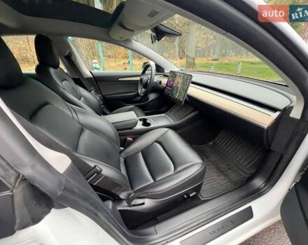 Білий Тесла Модель 3, об'ємом двигуна 0 л та пробігом 154 тис. км за 13999 $, фото 30 на Automoto.ua