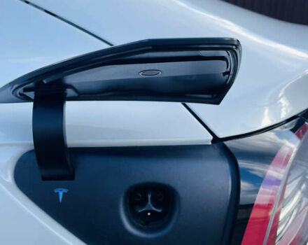 Белый Тесла Модель 3, объемом двигателя 0 л и пробегом 49 тыс. км за 20000 $, фото 11 на Automoto.ua