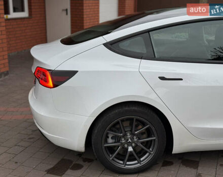 Білий Тесла Модель 3, об'ємом двигуна 0 л та пробігом 166 тис. км за 14900 $, фото 9 на Automoto.ua