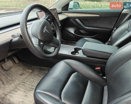 Белый Тесла Модель 3, объемом двигателя 0 л и пробегом 71 тыс. км за 17900 $, фото 4 на Automoto.ua