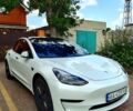 Білий Тесла Модель 3, об'ємом двигуна 0.15 л та пробігом 73 тис. км за 20500 $, фото 2 на Automoto.ua