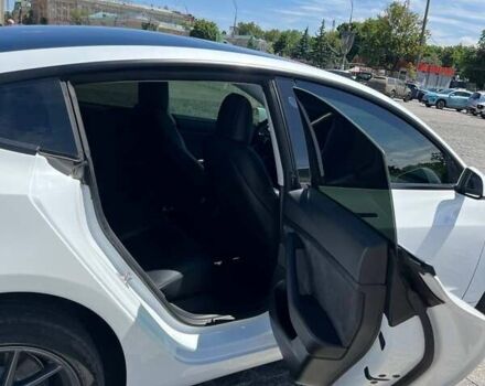 Тесла Модель 3 2021 в Харькове на Automoto.ua Белый Тесла Модель 3, объемом двигателя 0 л и пробегом 167 тыс. км за 18900 $, фото 11 на Automoto.ua