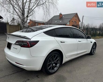 Белый Тесла Модель 3, объемом двигателя 0 л и пробегом 111 тыс. км за 16000 $, фото 2 на Automoto.ua