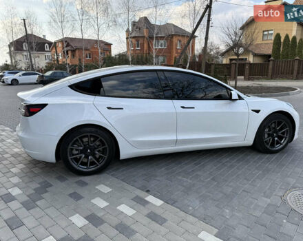 Белый Тесла Модель 3, объемом двигателя 0 л и пробегом 37 тыс. км за 19999 $, фото 56 на Automoto.ua