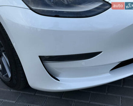 Белый Тесла Модель 3, объемом двигателя 0 л и пробегом 37 тыс. км за 19999 $, фото 78 на Automoto.ua