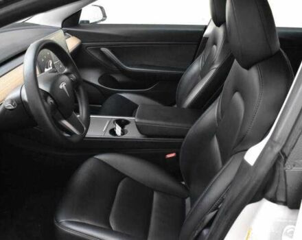 Белый Тесла Модель 3, объемом двигателя 0 л и пробегом 47 тыс. км за 7600 $, фото 7 на Automoto.ua