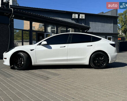 Белый Тесла Модель 3, объемом двигателя 0 л и пробегом 39 тыс. км за 21100 $, фото 4 на Automoto.ua