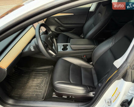 Белый Тесла Модель 3, объемом двигателя 0 л и пробегом 37 тыс. км за 19999 $, фото 148 на Automoto.ua