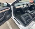 Білий Тесла Модель 3, об'ємом двигуна 0 л та пробігом 58 тис. км за 26999 $, фото 3 на Automoto.ua