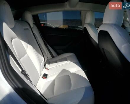 Білий Тесла Модель 3, об'ємом двигуна 0 л та пробігом 65 тис. км за 18000 $, фото 9 на Automoto.ua