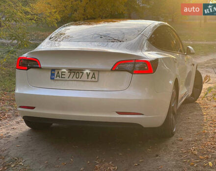 Тесла Модель 3 2021 в Днепре (Днепропетровске) на Automoto.ua Белый Тесла Модель 3, объемом двигателя 0 л и пробегом 131 тыс. км за 21500 $, фото 5 на Automoto.ua