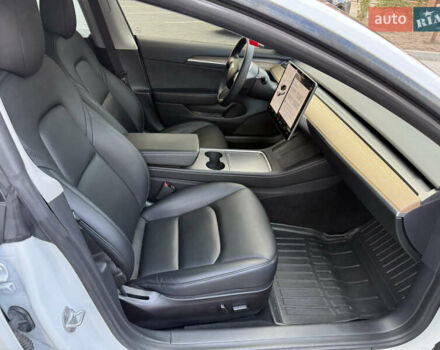 Белый Тесла Модель 3, объемом двигателя 0 л и пробегом 37 тыс. км за 19999 $, фото 130 на Automoto.ua