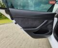 Білий Тесла Модель 3, об'ємом двигуна 0 л та пробігом 66 тис. км за 15999 $, фото 38 на Automoto.ua