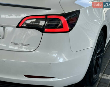 Тесла Модель 3 2021 у Одесі на Automoto.ua Білий Тесла Модель 3, об'ємом двигуна 0 л та пробігом 98 тис. км за 17800 $, фото 23 на Automoto.ua