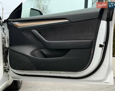 Білий Тесла Модель 3, об'ємом двигуна 0 л та пробігом 185 тис. км за 13900 $, фото 49 на Automoto.ua