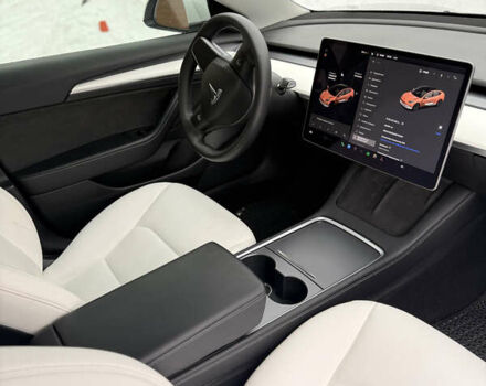 Білий Тесла Модель 3, об'ємом двигуна 0 л та пробігом 63 тис. км за 17900 $, фото 13 на Automoto.ua