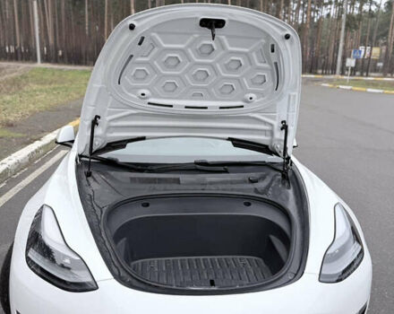 Білий Тесла Модель 3, об'ємом двигуна 0 л та пробігом 119 тис. км за 20800 $, фото 8 на Automoto.ua