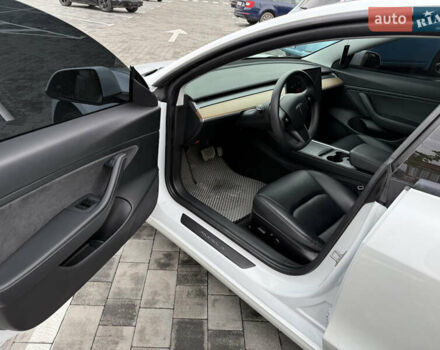Білий Тесла Модель 3, об'ємом двигуна 0 л та пробігом 126 тис. км за 20000 $, фото 8 на Automoto.ua