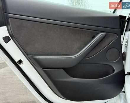 Білий Тесла Модель 3, об'ємом двигуна 0 л та пробігом 185 тис. км за 13900 $, фото 37 на Automoto.ua